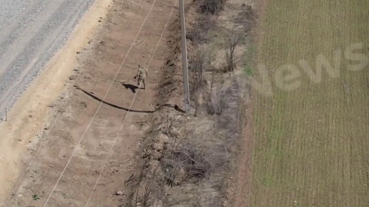 La fuga senza speranza del soldato russo dal drone