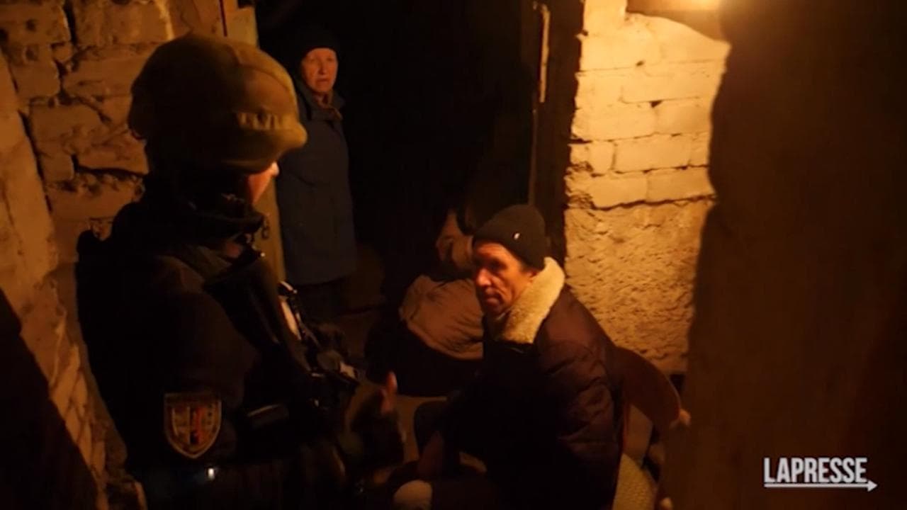 A Severodonetsk cittadini nascosti nei rifugi: da giorni sono senza cibo e riscaldamento