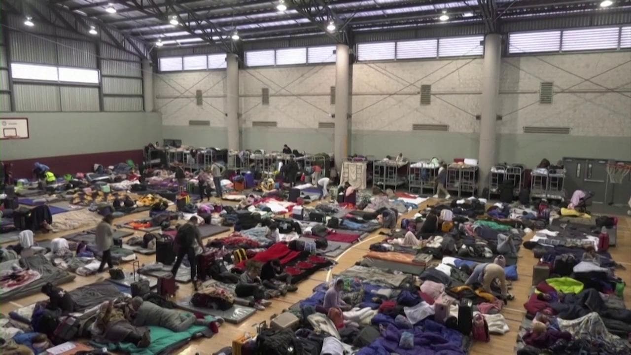 Profughi ucraini al confine tra Messico e Usa, a Tijuana una palestra diventa centro di accoglienza