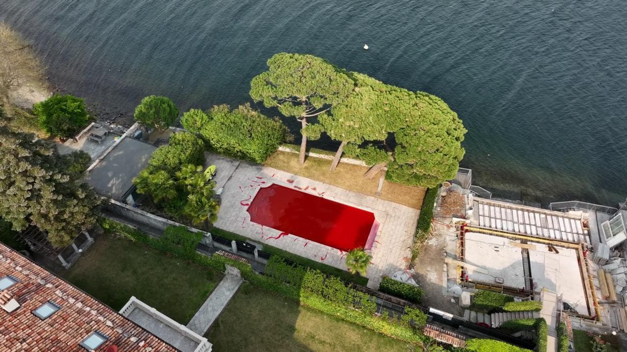 Como, imbrattata la villa di Soloviev: è il secondo attacco contro le proprietà dell'oligarca