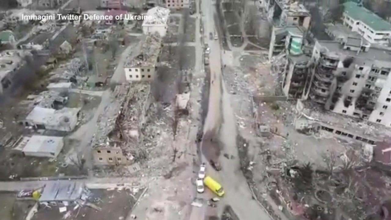 Borodyanka, la devastazione della città rasa al suolo dai russi filmata dal drone