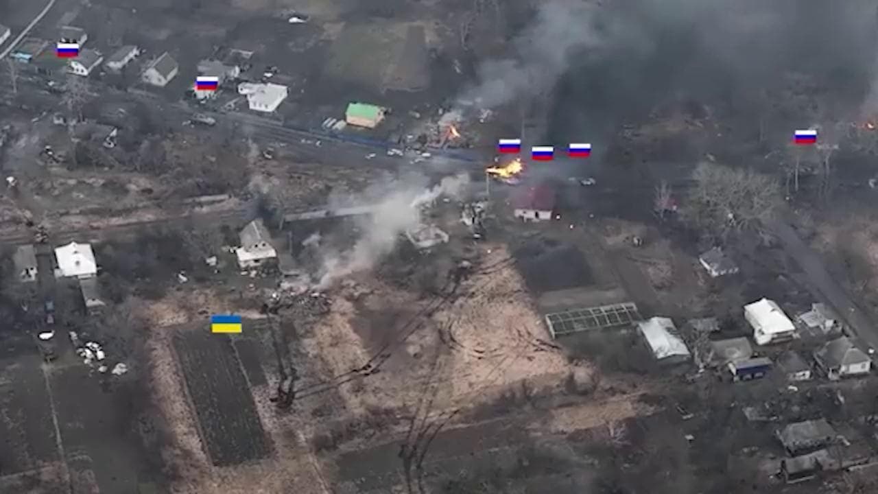 Imboscata alle porte di Kiev: il tank ucraino sorprende la colonna di blindati russi