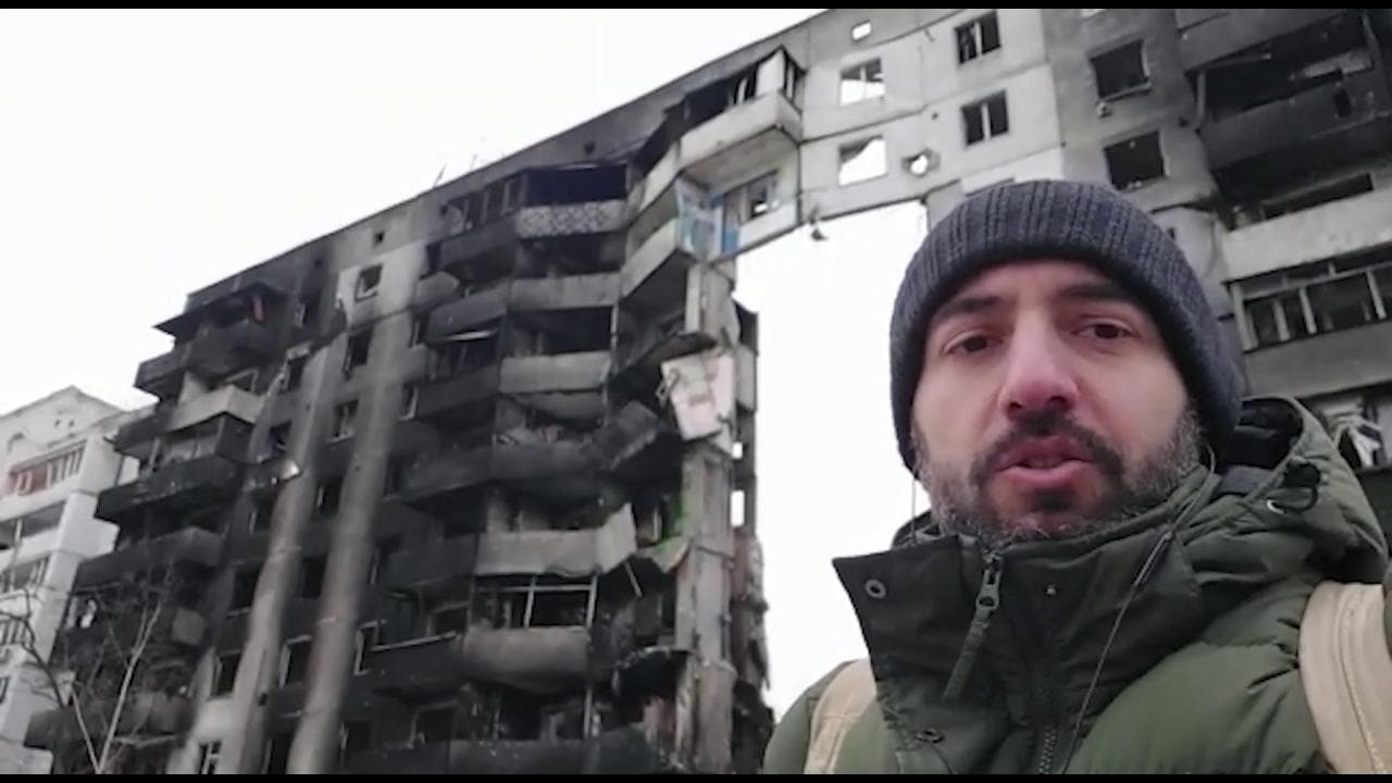 Dentro Borodyanka, una delle città più colpite dall'offensiva russa: "Un deserto tra palazzi distrutti"