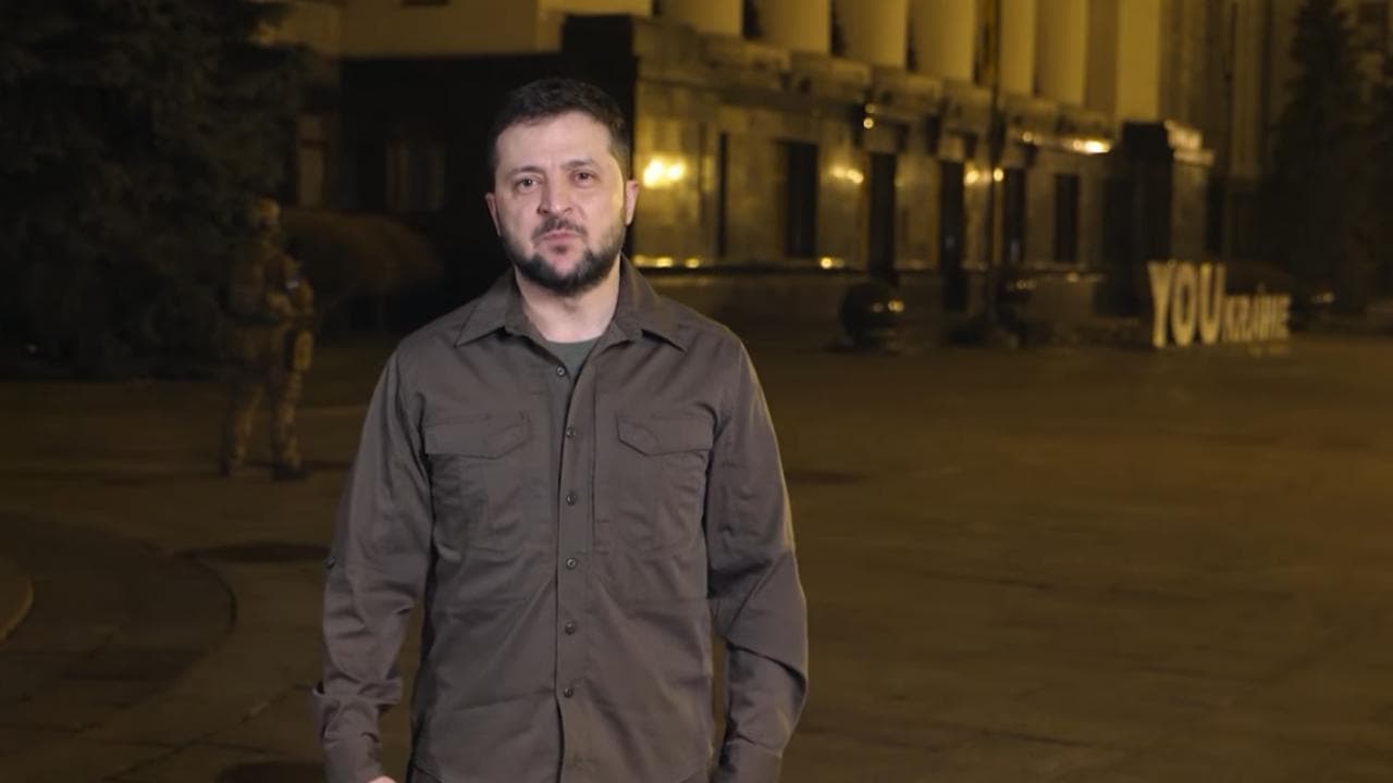 Zelensky: "Da Mosca solo parole: non crediamo alla de-escalation russa"
