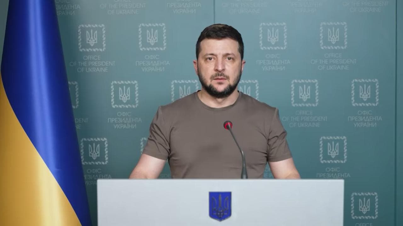Zelensky: "Da negoziati segnali positivi, ma non fermano le bombe"
