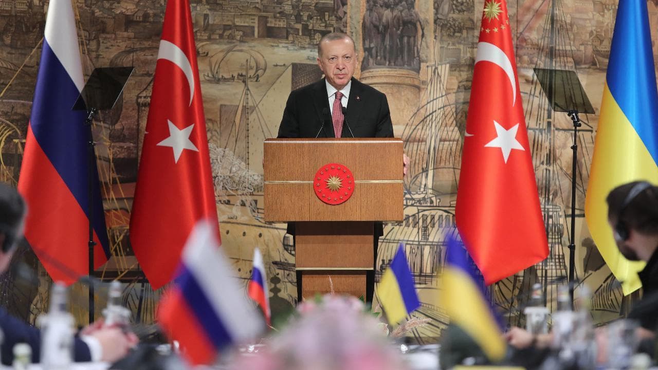 Erdogan: "Entrambe le parti hanno legittime preoccupazioni". Al via i colloqui a Istanbul