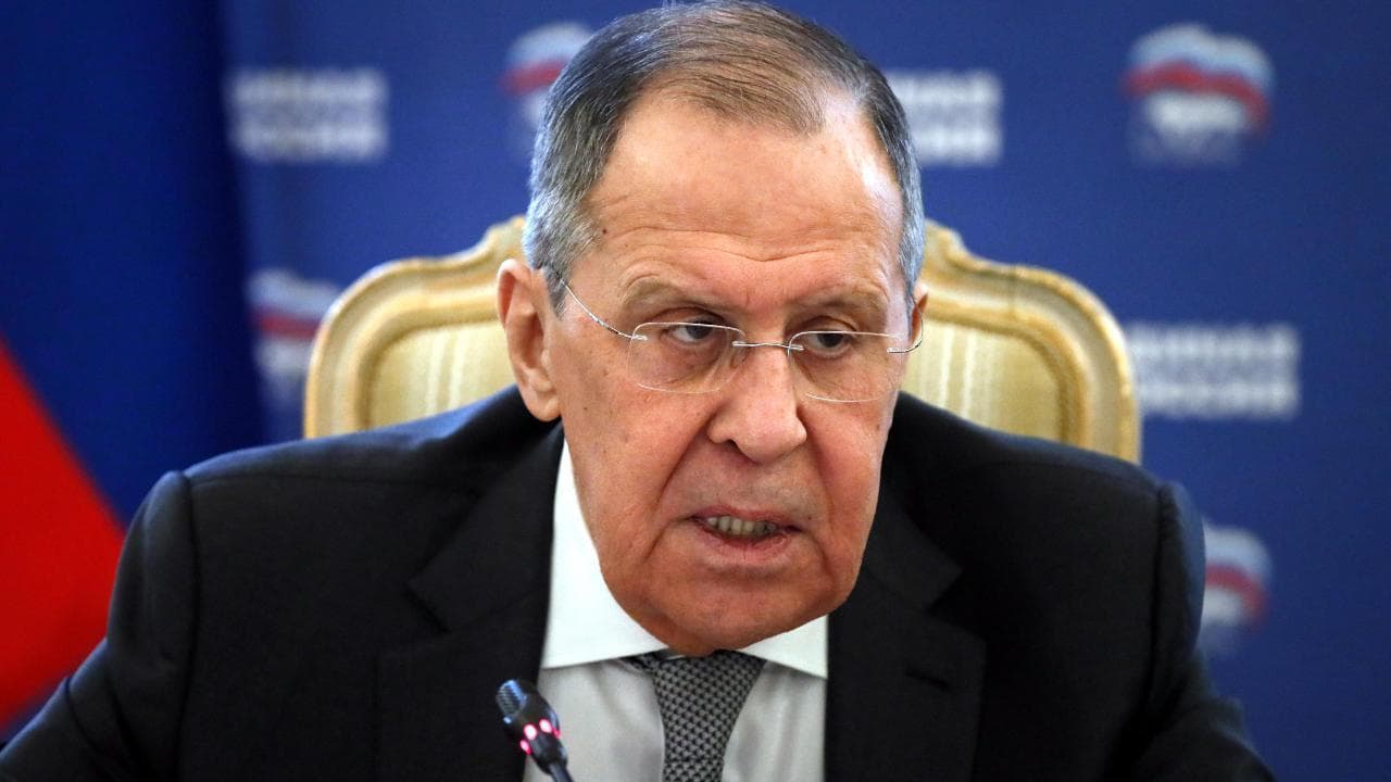 Lavrov: "Restrizione ai visti per i cittadini di Paesi ostili alla Russia"