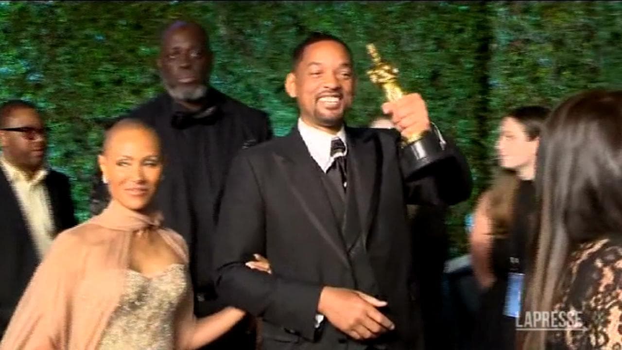 Will Smith torna a sorridere al party di Vanity Fair, lo schiaffo a Chris Rock è già alle spalle
