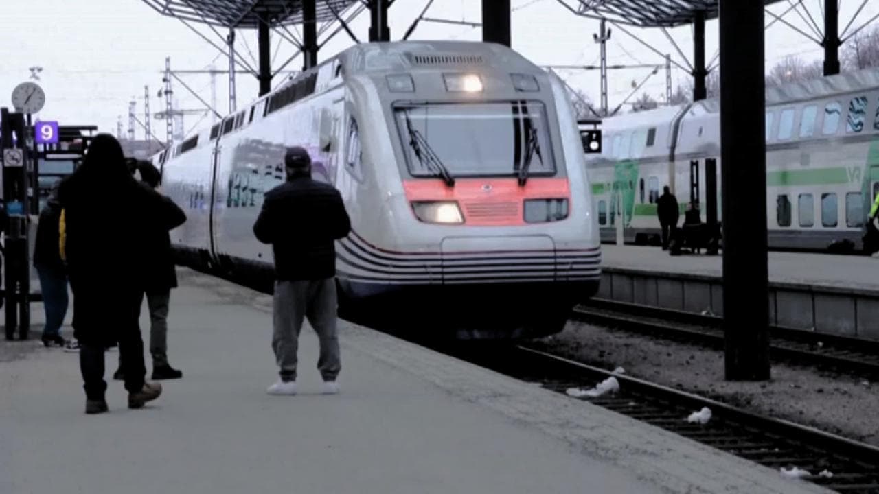 Helsinki, ecco l'ultimo treno che ha collegato la Russia con l'Unione Europea