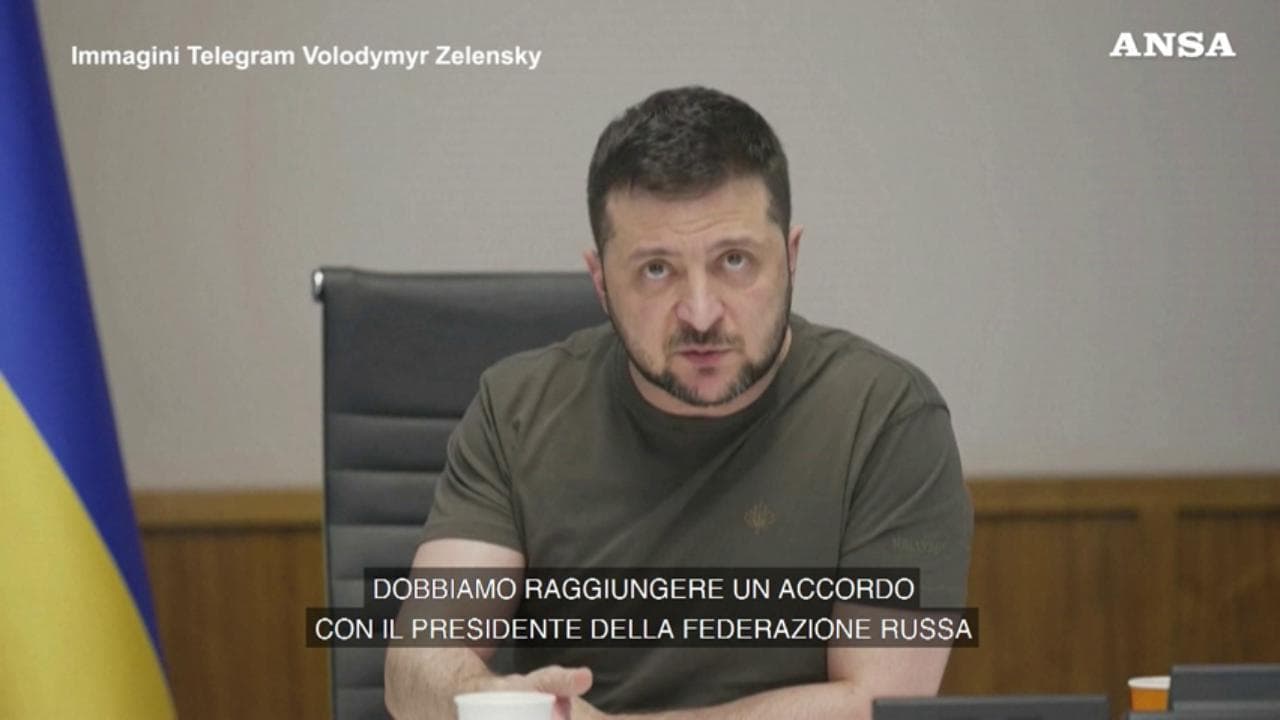 Zelensky: "La guerra può finire rapidamente, Putin la sta ritardando"