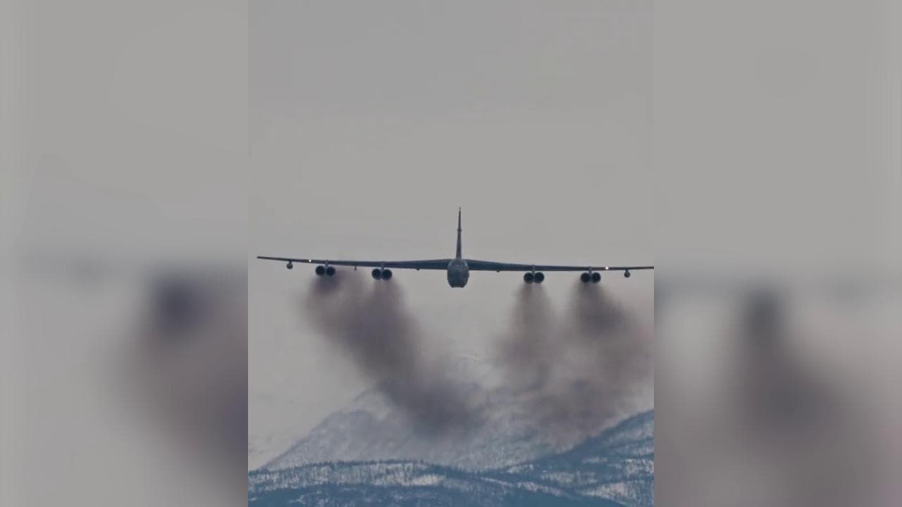 Ucraina, i B-52 americani in missione sul fronte Nord