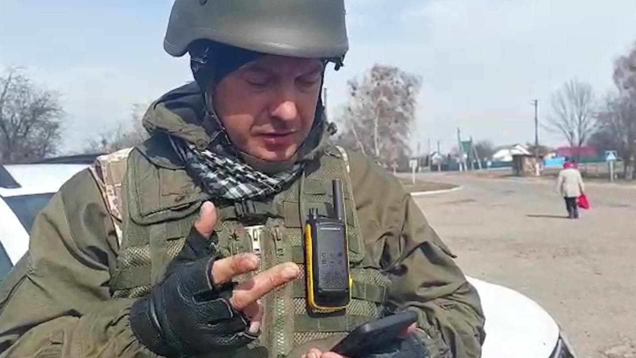 Sms russi sul cellulare del sindaco ucraino: "Arrenditi". La risposta, in inglese: ''F... Off''