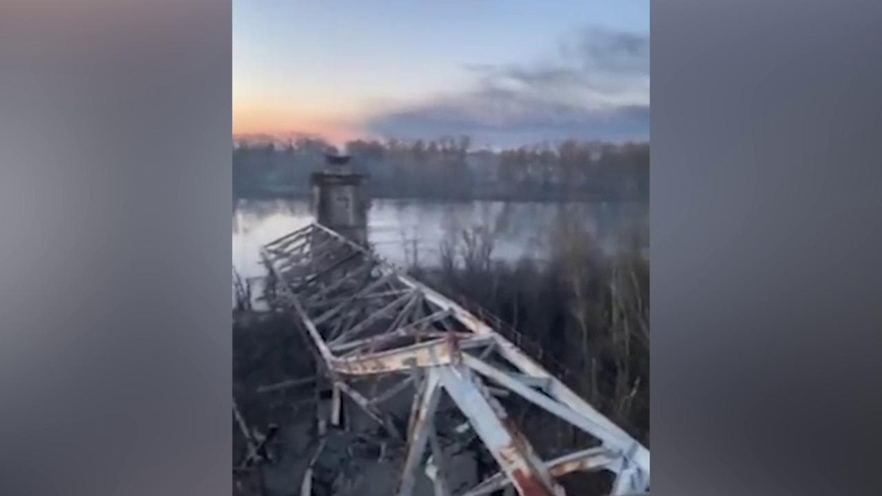 L'avanzata verso Kiev: i russi distruggono un ponte fondamentale di collegamento alla capitale
