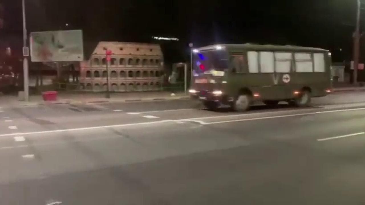 Il viaggio dei feriti russi davanti al Colosseo