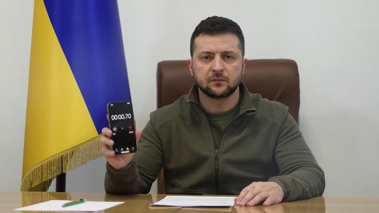 Zelensky fa ascoltare le sirene di guerra: "Noi le sentiamo da 25 giorni"
