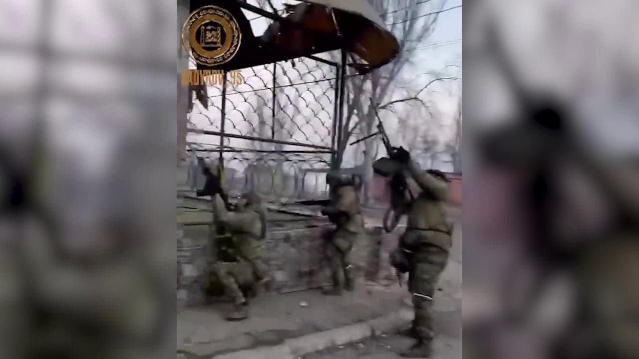 I ceceni combattono casa per casa a Mariupol