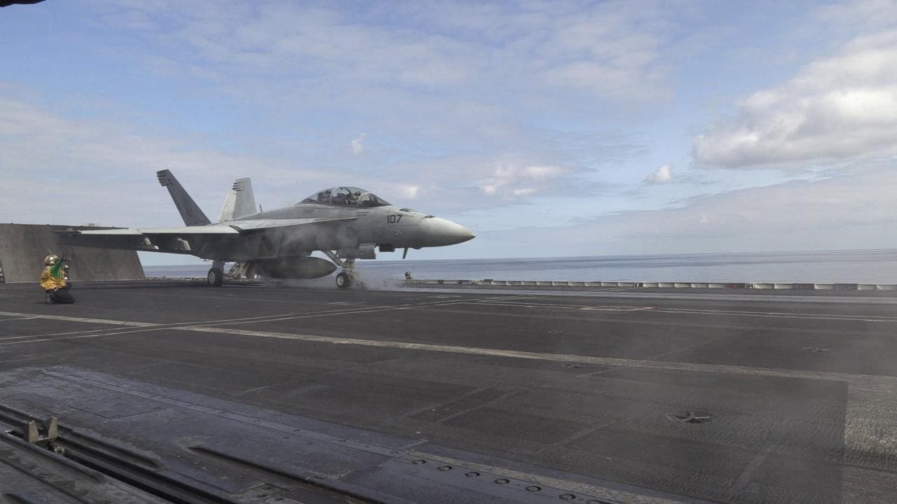 A bordo della portaerei Truman con il segretario della Marina Usa: "Pace fin quando la Russia lo permetterà"