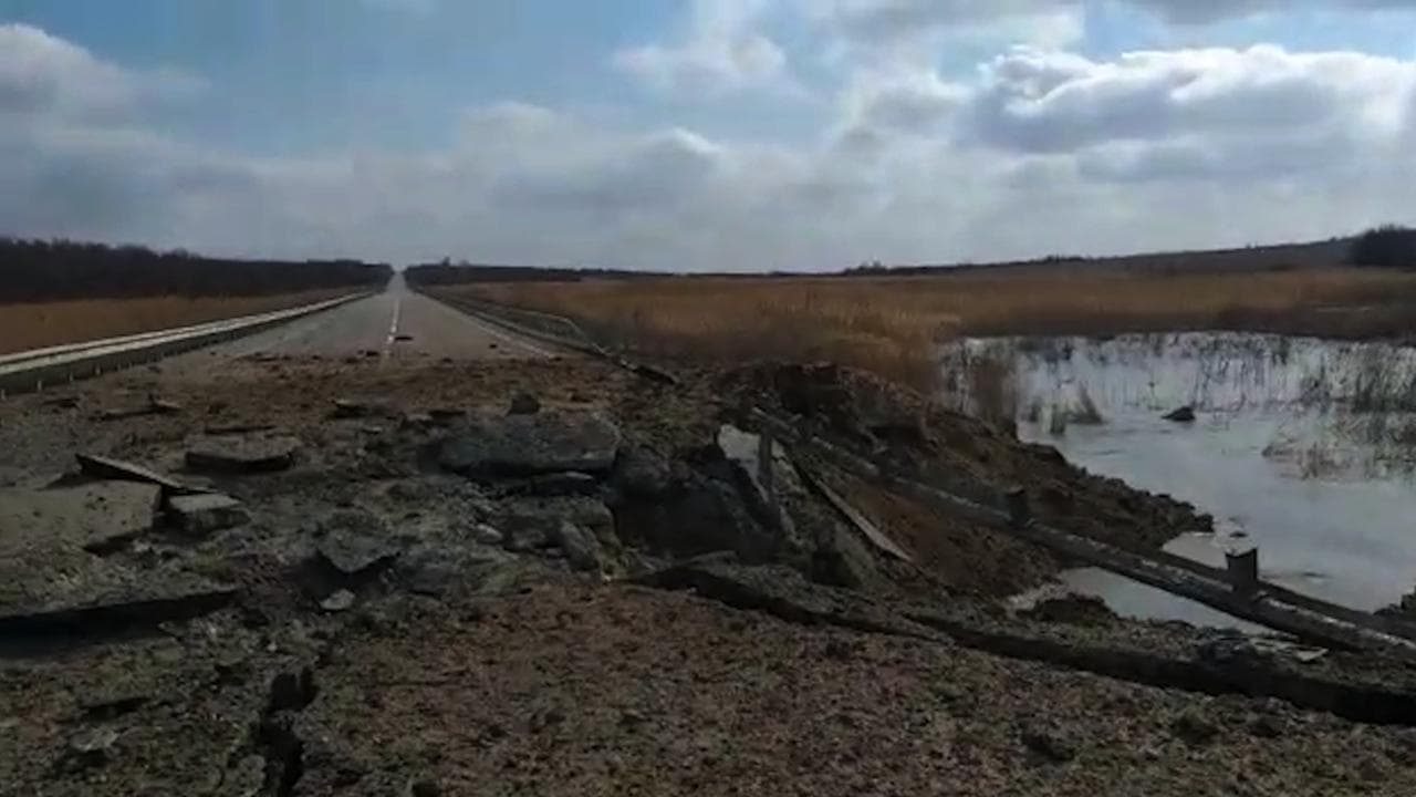 Mariupol, i russi tagliano le vie di fuga. "Mine ovunque, è più pericoloso scappare che rimanere sotto le bombe"