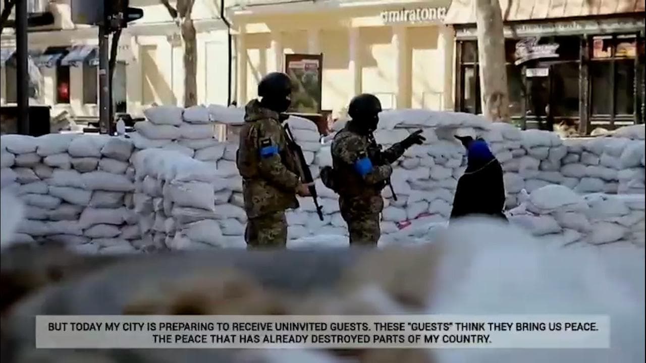 La guerra della propaganda, Odessa: il video delle donne nella città che attende la battaglia