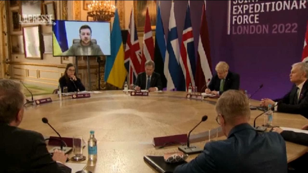 Ucraina, Zelensky: "Dobbiamo ammettere che non entreremo nella Nato"