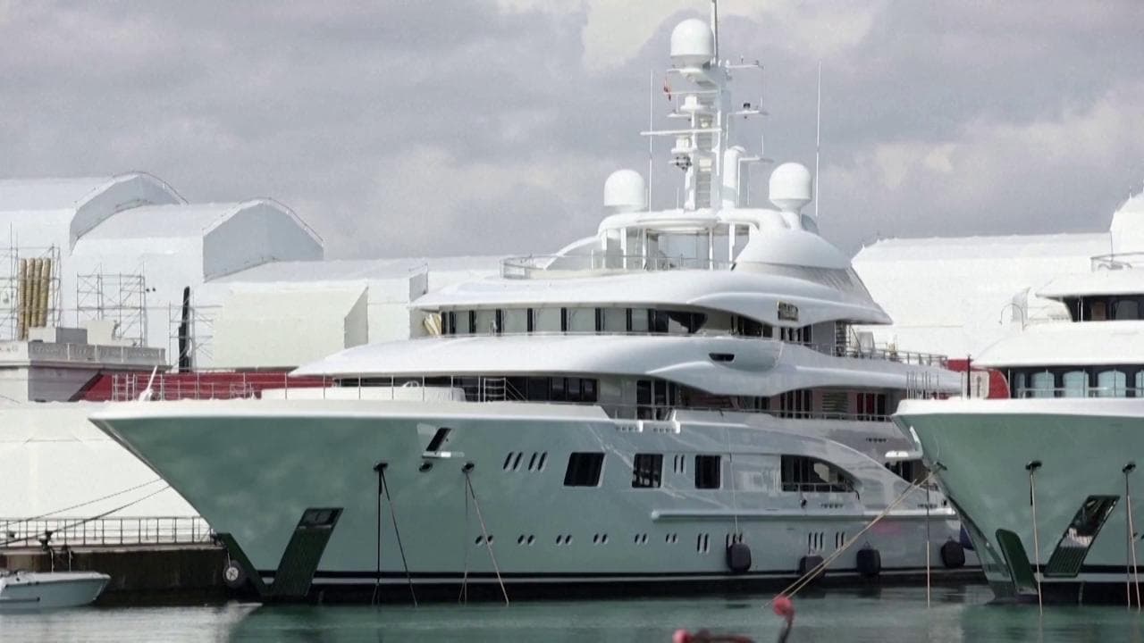 Guerra agli oligarchi, a Barcellona sequestrato yacht del numero uno di Rostec: vale 140 milioni