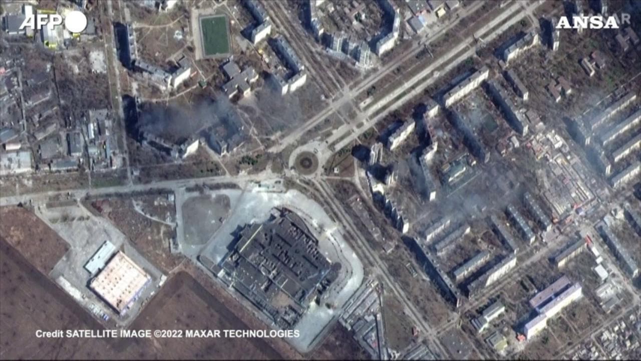 La distruzione di Mariupol nelle immagini satellitari