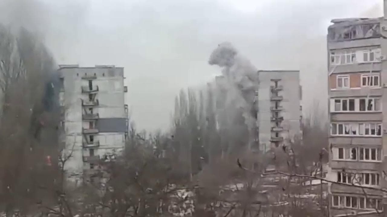Non si fermano i combattimenti a Mariupol: bombardati palazzi residenziali