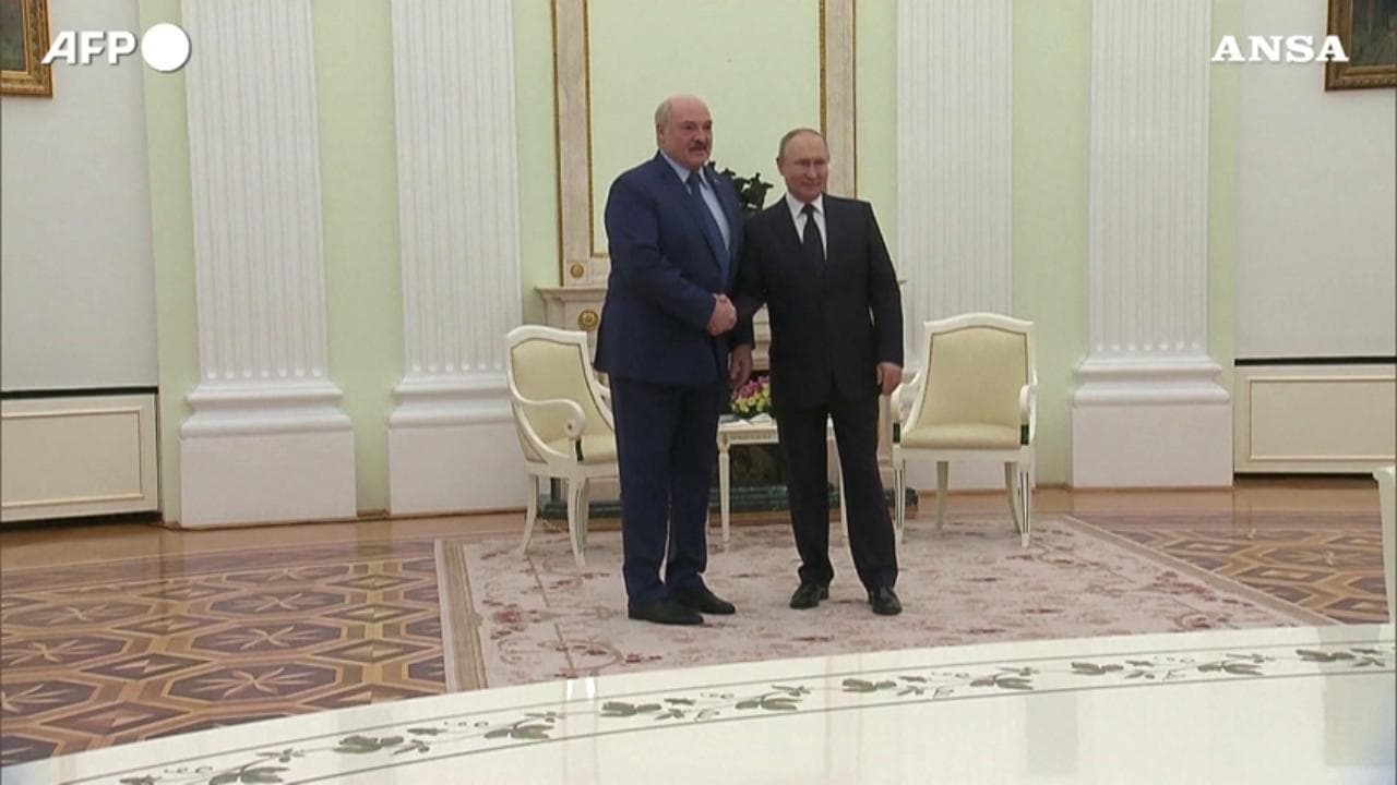 Putin: "Ci sono progressi nei colloqui con Kiev"