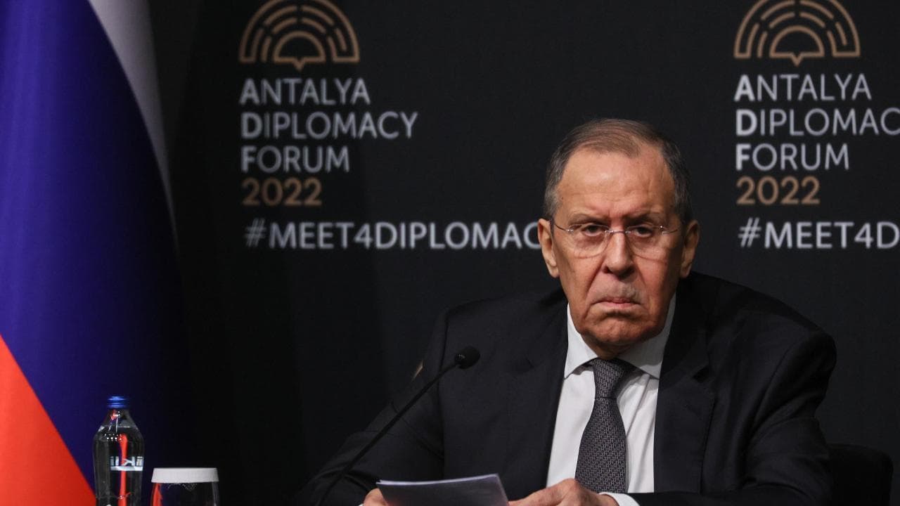 Mariupol, la versione di Lavrov: "L'ospedale pediatrico era la base del battaglione Azov"