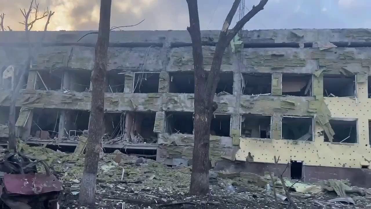 Bombe sull'ospedale pediatrico di Mariupol: "Distruzione colossale"