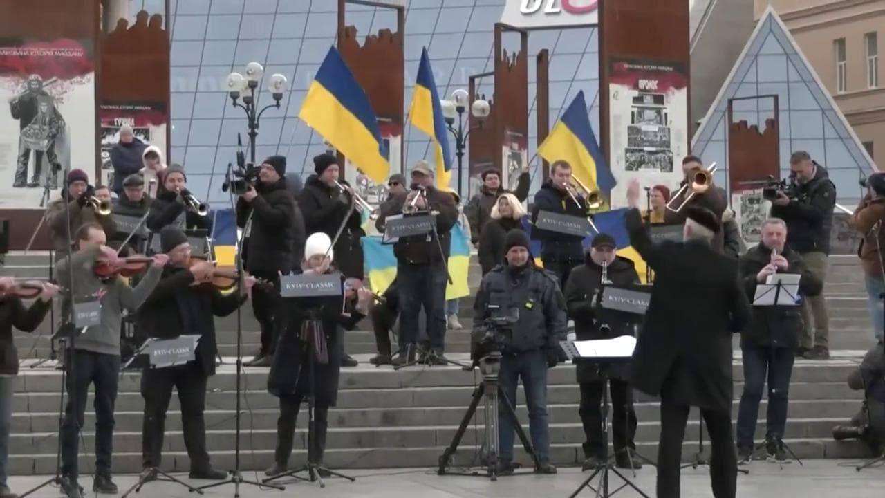 Kiev, in Piazza Maidan l'orchestra sinfonica suona "L'inno alla Gioia"