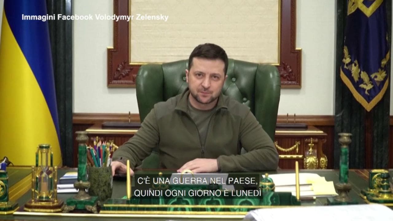Ucraina, Zelensky: "Resto a Kiev, non mi nascondo"