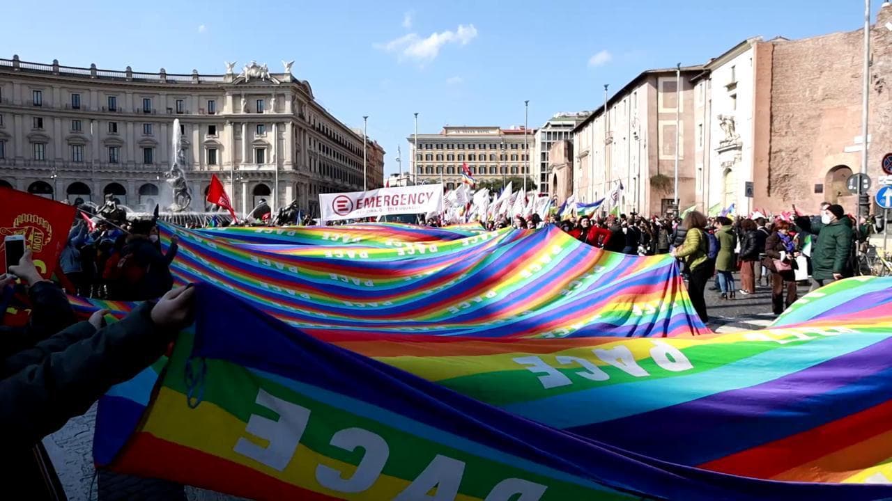 Ucraina, a Roma 50mila persone in piazza contro la guerra: "Si fermino le armi, intervenga l'Onu"