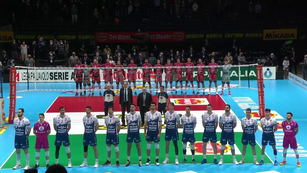 Volley, l'inno ucraino prima della semifinale di Coppa Italia. E Plotnytskyi si commuove in campo