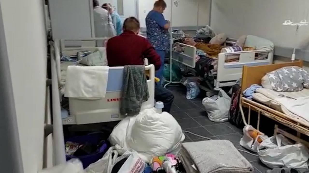 Nell'ospedale pediatrico di Kiev: "Bimbi ricoverati negli scantinati per proteggerli dalle bombe"
