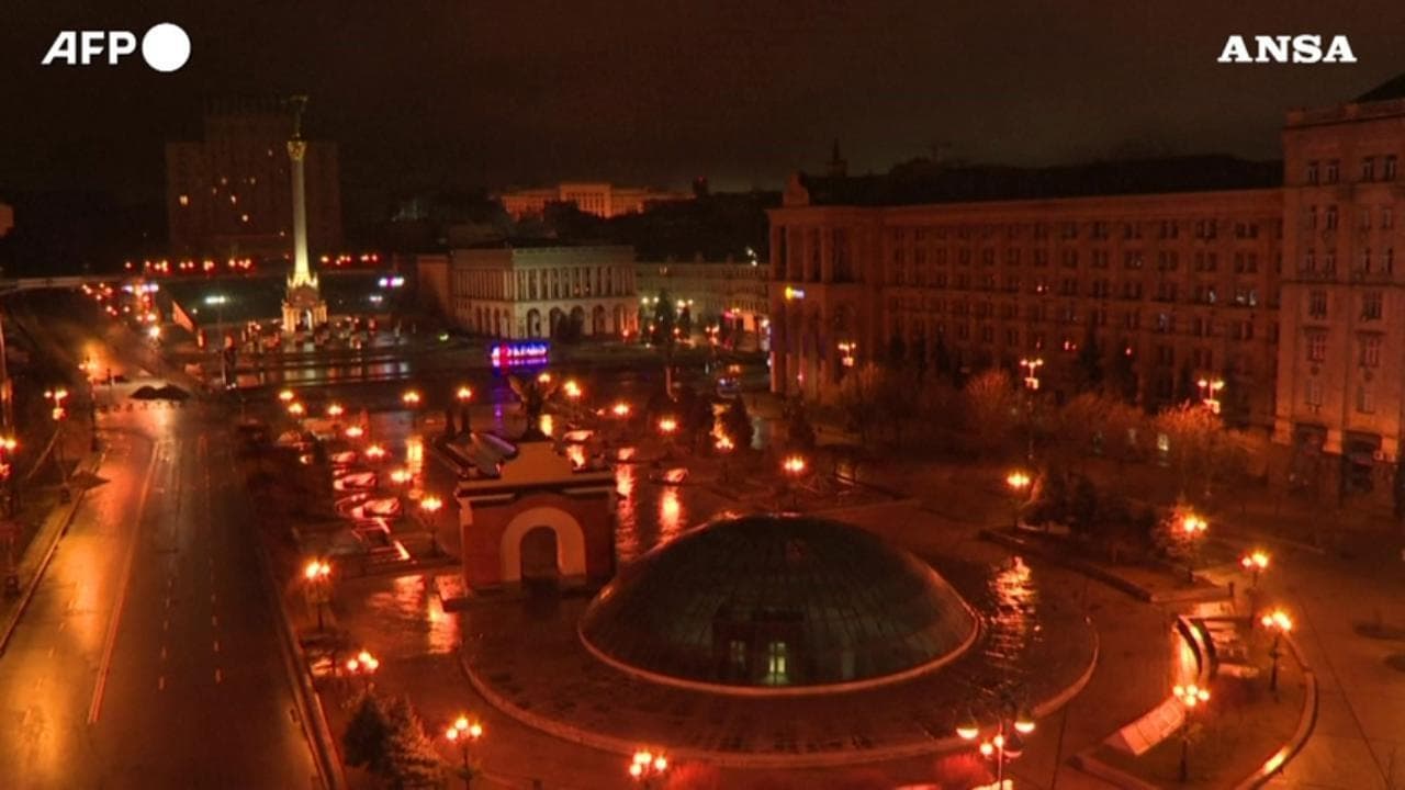 Ucraina, la notte di Kiev segnata dalle sirene di allarme