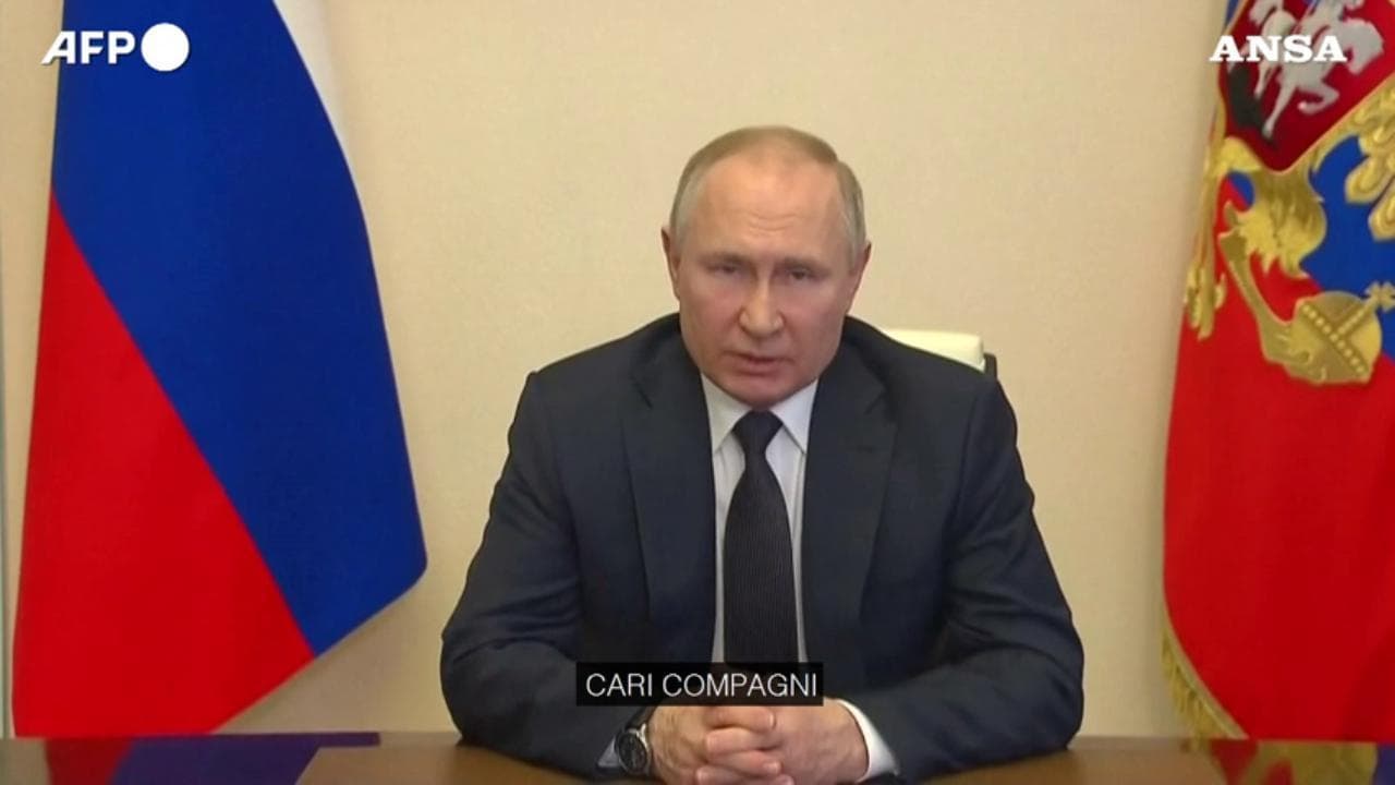 Il discorso di Putin: "Non rinuncerò mai alla convinzione che ucraini e russi siano un solo popolo"