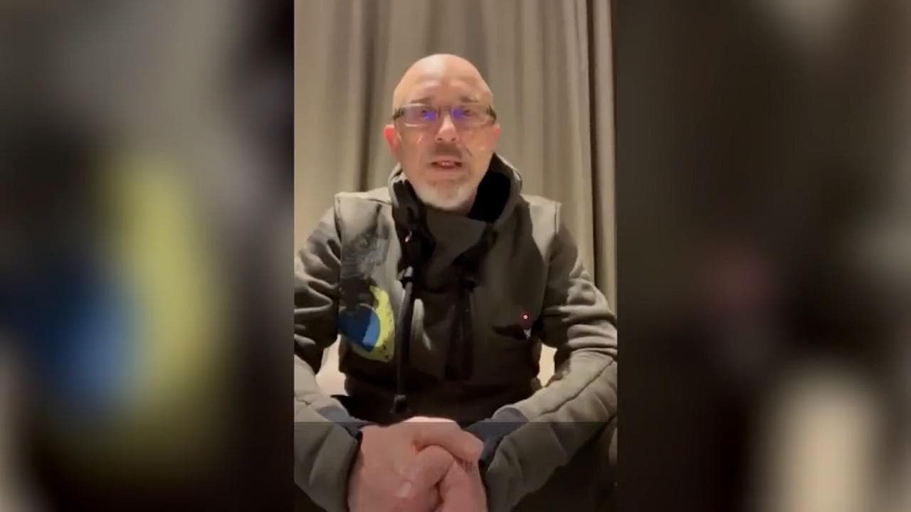 Ucraina, il messaggio del ministro della Difesa Reznikov ai cittadini ucraini: "Siete degli eroi"