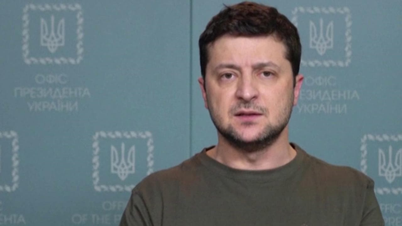 Guerra Ucraina, Zelensky: "La Russia vuole cancellare la nostra storia"