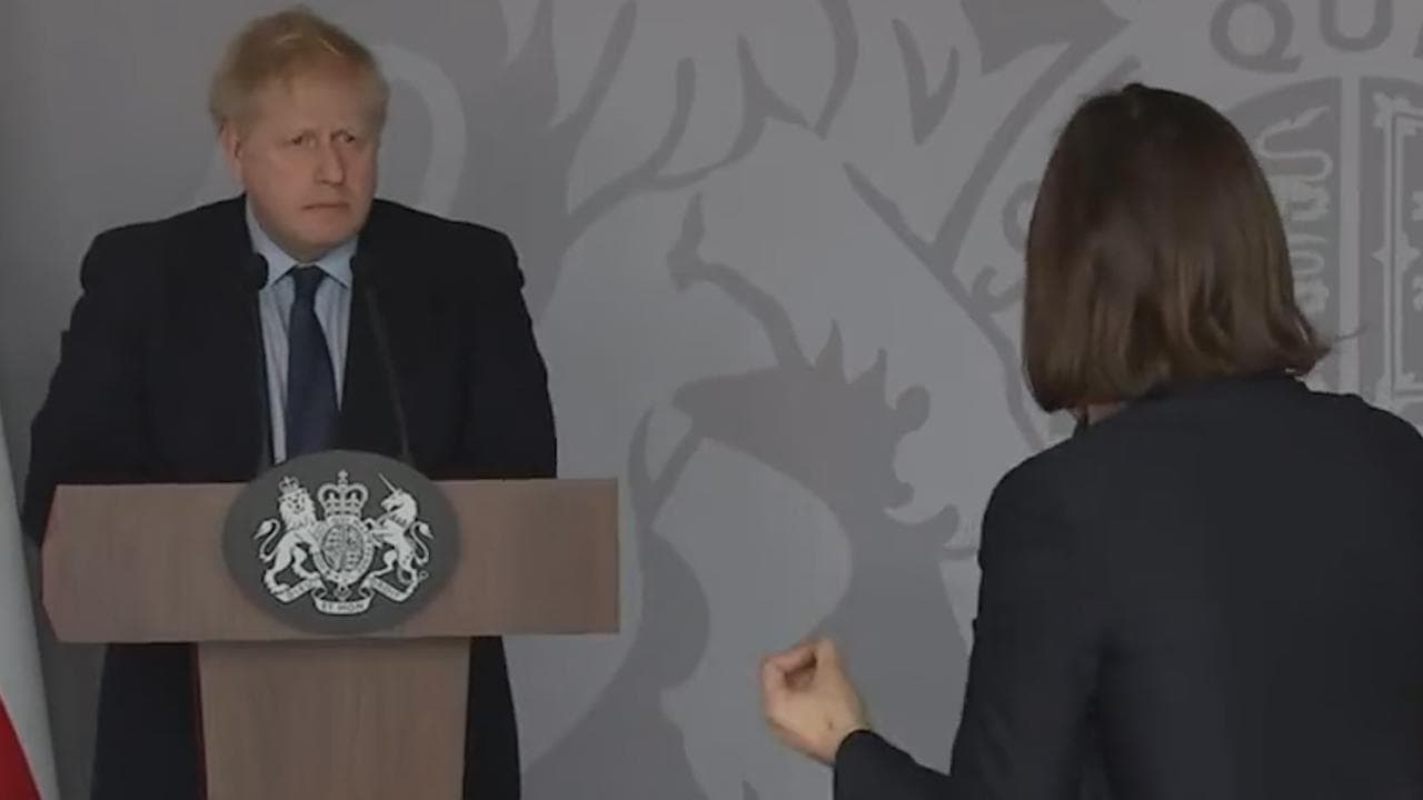 Varsavia, Johnson ammutolito dalla contestazione della giornalista ucraina contro l'immobilismo Nato
