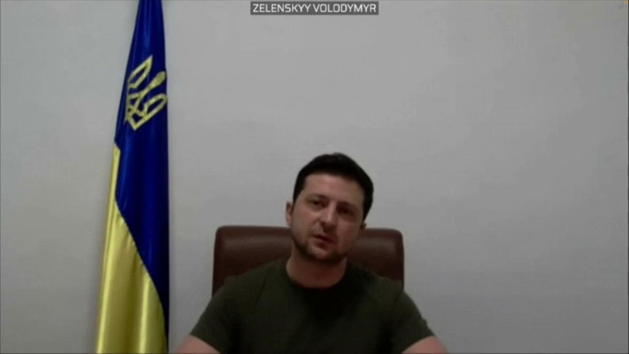 Guerra in Ucraina, Zelensky: "Bene l'unità Ue ma il prezzo che paghiamo è altissimo"