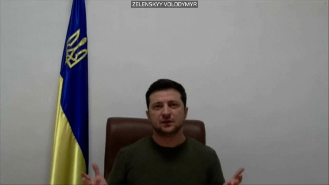 Guerra in Ucraina, Zelensky: "Putin parla di target militari ma uccide bambini"