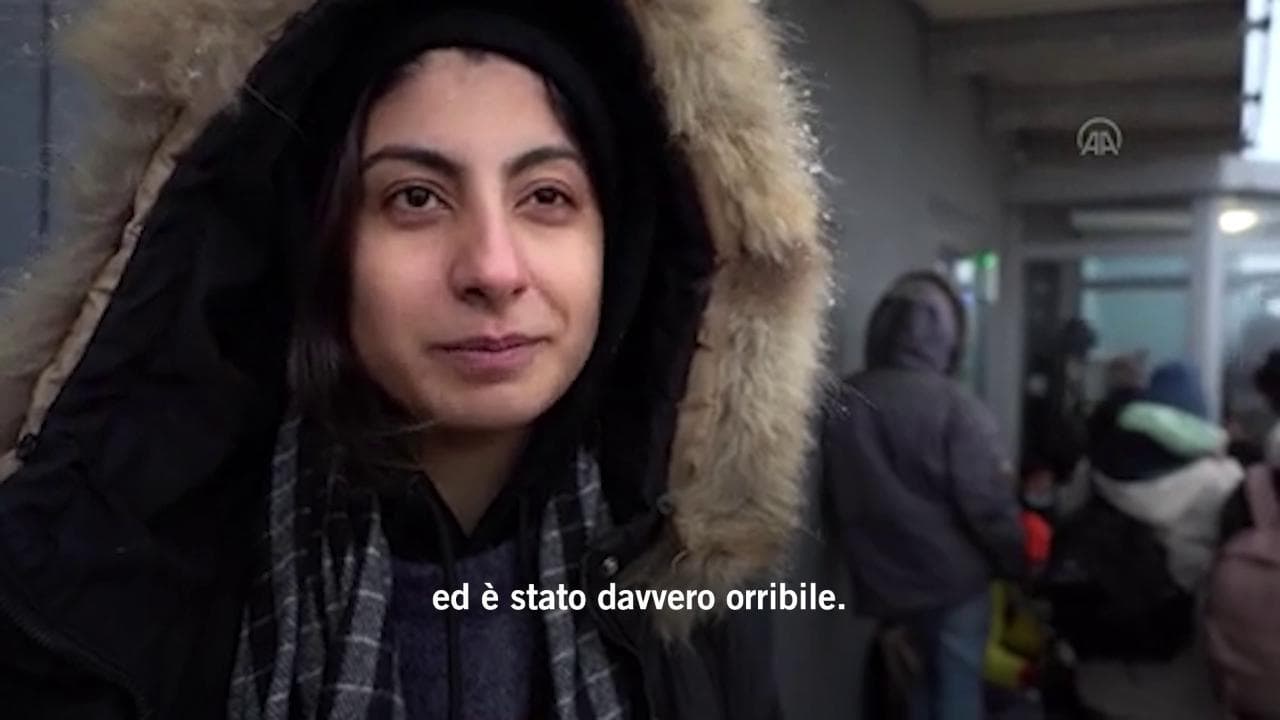 La studentessa pakistana denuncia il razzismo al confine con la Polonia: "Passano prima gli ucraini"
