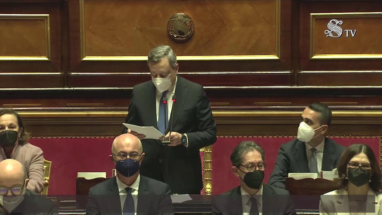 Ucraina, Draghi in Senato: "Invasione russa è la fine delle illusioni di pace". Applausi per Zelensky