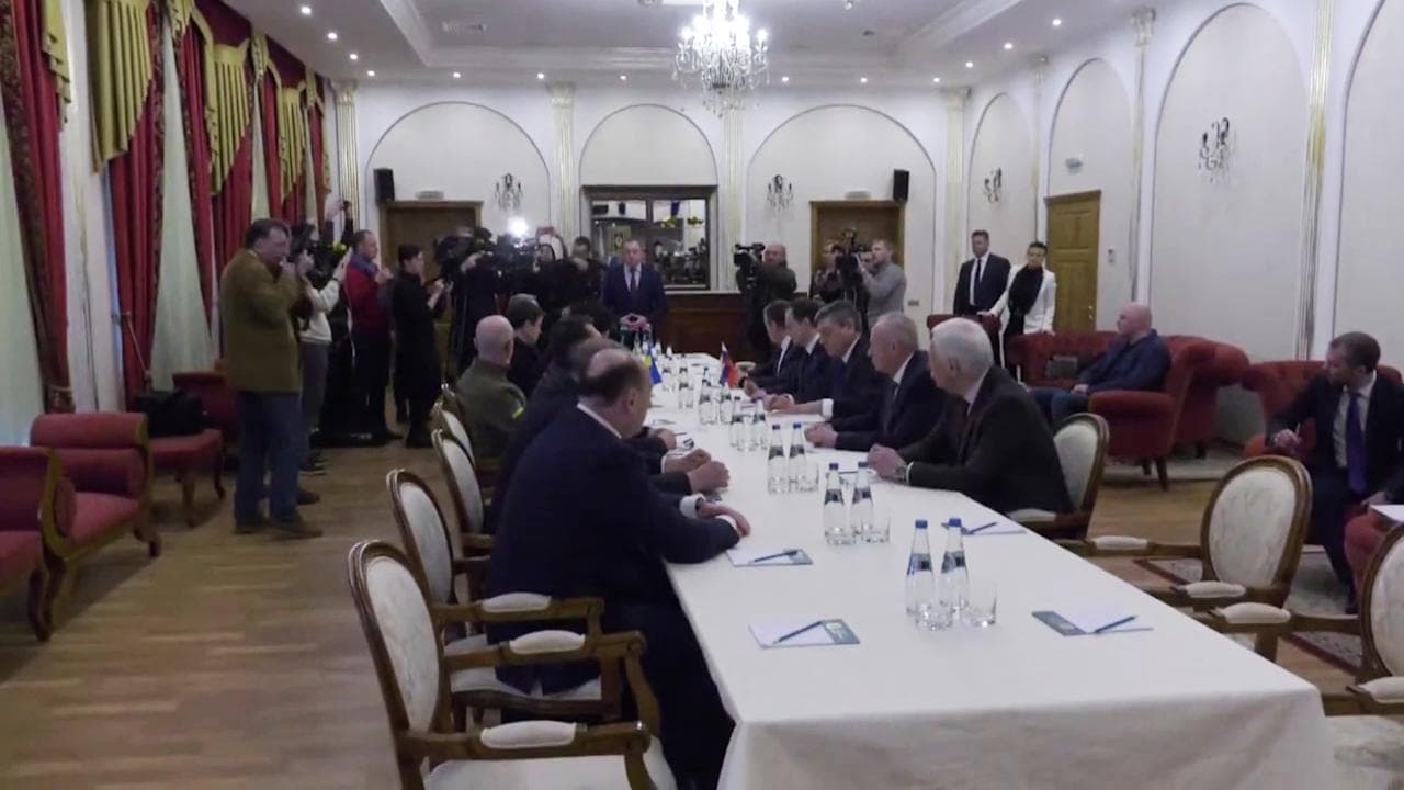 L'inizio dei negoziati tra Russia e Ucraina in Bielorussia