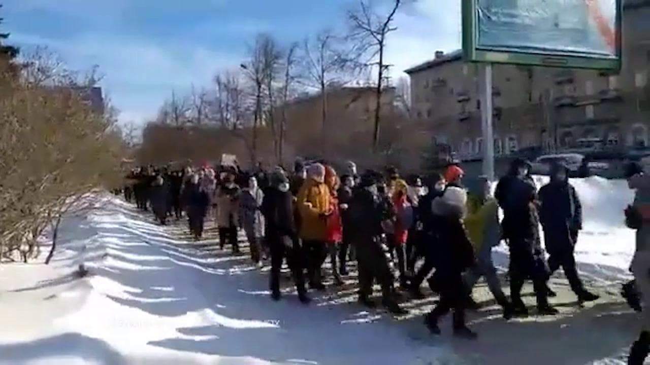 Russi contro la guerra: manifestazione a Novosibirsk, la terza città del paese