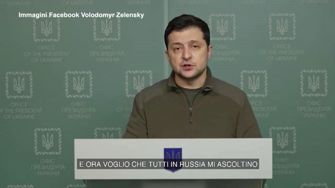 Ucraina, Zelensky: "Germania e Ungheria siano coraggiose su Swift. Russi, dite al governo di fermarsi"