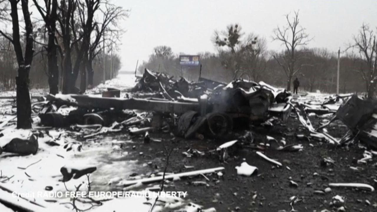 Ucraina, Kharkiv: un lanciarazzi russo distrutto e un missile conficcato nella strada