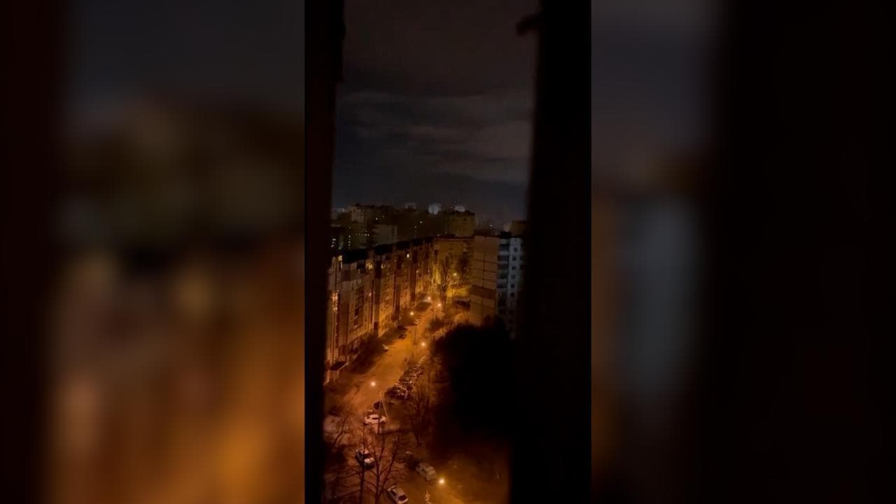 Ucraina, la notte di Kiev: spari ed esplosioni tra i palazzi