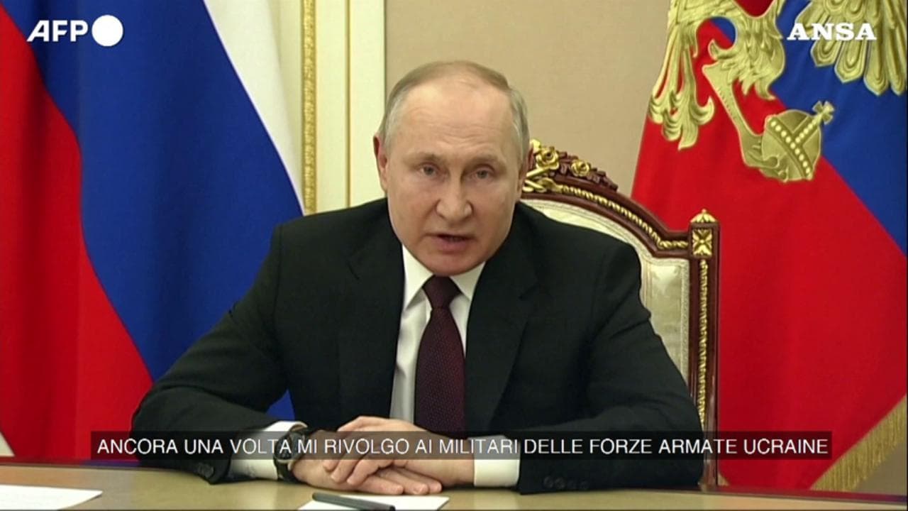Ucraina, Putin: "Accordi impossibili con le autorità di Kiev, sono una banda di drogati neonazisti"